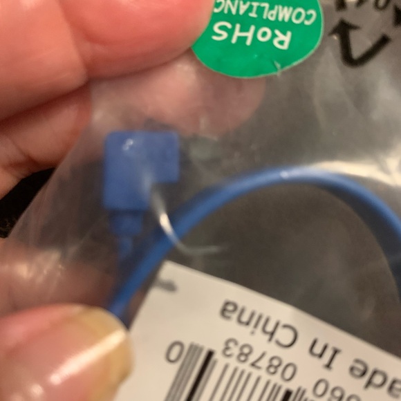 New Monoprice 18in SATA III MSTA3-18-90BL 6Gbps Data Cable Locking Latch Blue - Picture 4 of 4